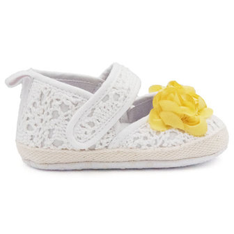 Baby schoenen wit met gele bloem