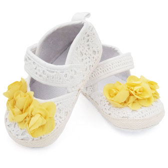 Baby schoenen wit met gele bloem